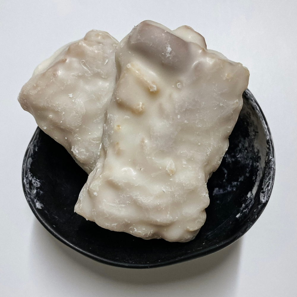 Yoghurt Bites with Almond and Apricot