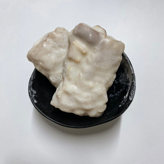 Yoghurt Bites with Almond and Apricot