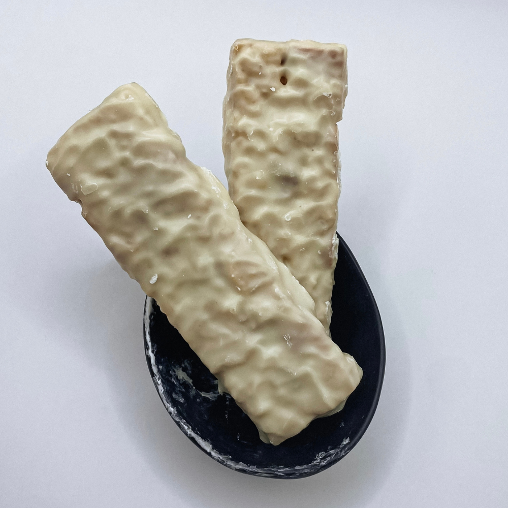 Yoghurt Bites with Almond and Apricot